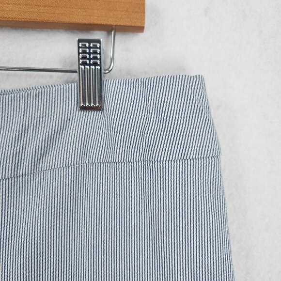 Chicos Pants Womens 3 Blue XL Pinstripe Stretch Crop Capri Pull On So Slimming - Picture 3 of 14